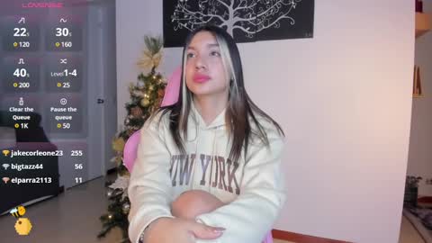 Snapshot of h3y_mia3 chatting on December 2024 08:06:02 AM Paulina online show from December 2024 08:06:02 AM