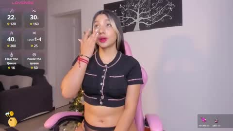Snapshot of h3y_mia3 chatting on December 2024 06:52:02 AM Paulina online show from December 2024 06:52:02 AM