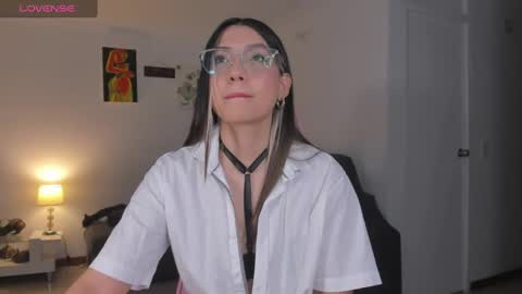 Snapshot of h3y_mia3 chatting on March 2025 05:44:02 AM Paulina online show from March 2025 05:44:02 AM