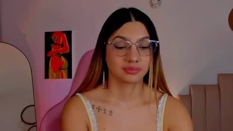 Snapshot of h3y_mia3 chatting on August 2026 03:20:01 AM Paulina online show from August 2026 03:20:01 AM