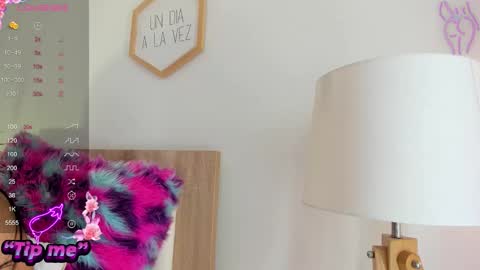 Hadid online show from November 2025 06:40:01 PM