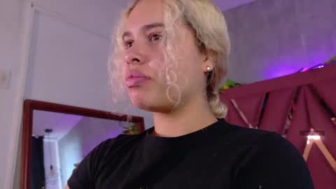 Snapshot of haelycute chatting on November 2025 11:54:01 AM Haely online show from November 2025 11:54:01 AM