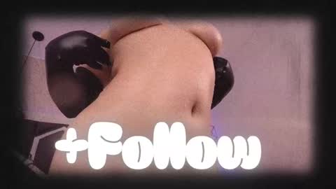 Snapshot of haelycute chatting on November 2025 11:02:02 AM Haely online show from November 2025 11:02:02 AM