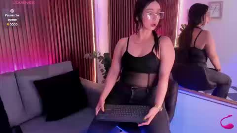 Snapshot of hailey_bieber_ chatting on March 2026 10:04:01 PM hailey_bieber_ online show from March 2026 10:04:01 PM