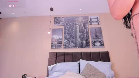 laura online show from September 2025 12:11:02 AM