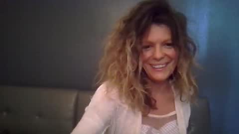 Hailey online show from November 2025 07:51:02 PM