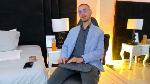 H A I R Y D I A M O N D online show from September 2025 03:41:01 AM