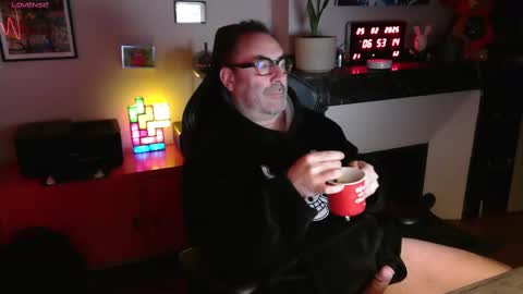 Snapshot of hairyfred73 chatting on February 2025 05:52:01 AM hairyfred73 online show from February 2025 05:52:01 AM