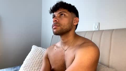 Independent       model  online show from March 2025 07:06:02 PM