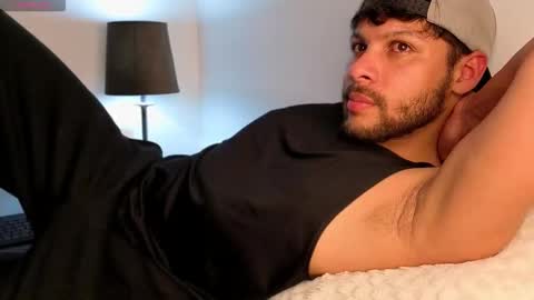 Independent       model  online show from October 2025 01:17:02 AM