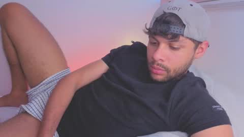 Independent       model  online show from December 2025 07:54:01 PM