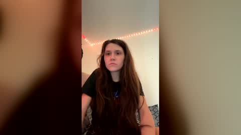 Snapshot of hallee_babexx10 chatting on June 2026 05:42:01 AM Hallee online show from June 2026 05:42:01 AM