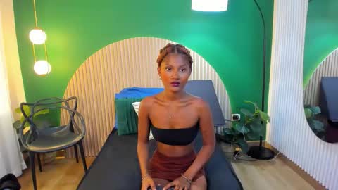 Halley Lorens online show from September 2025 07:07:02 PM