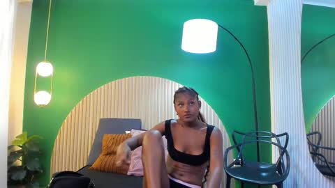 Snapshot of halleylorens chatting on November 2025 07:18:02 PM Halley Lorens online show from November 2025 07:18:02 PM