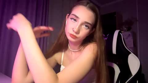 Holly online show from December 2025 07:19:02 PM