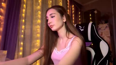 Holly online show from December 2025 08:05:02 PM