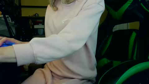 Sissy Sarah-Louise  online show from February 2026 02:05:02 PM