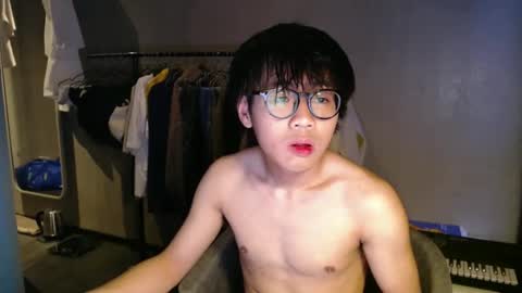 Snapshot of handsome_mannn chatting on May 2026 07:23:02 PM handsome_mannn online show from May 2026 07:23:02 PM