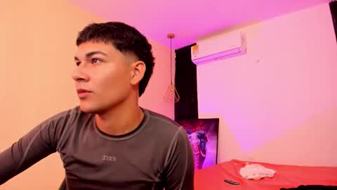 leonardfarrucknick and otis online show from February 2026 06:40:02 AM