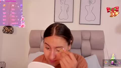 hanna__evans_ online show from November 2025 12:20:01 PM