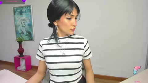 Snapshot of hanna_chloe chatting on May 2026 09:01:01 PM Sara online show from May 2026 09:01:01 PM