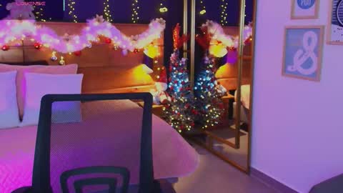 Hanna online show from December 2025 08:27:01 PM