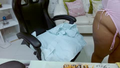 Hannah  online show from November 2025 11:21:02 AM