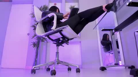 HANNAH HOWELL online show from February 2025 09:42:01 AM