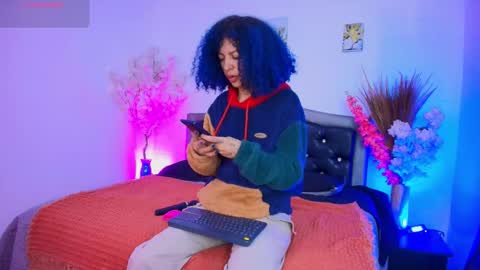 Snapshot of hannahblue_ chatting on February 2026 12:10:02 PM HannahBlue online show from February 2026 12:10:02 PM