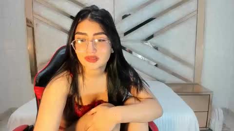 Hanna online show from November 2025 03:51:01 AM