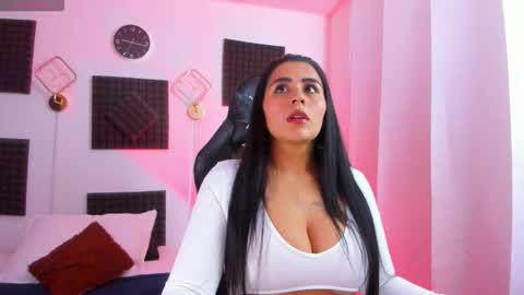 Hanna  online show from November 2025 02:15:01 PM