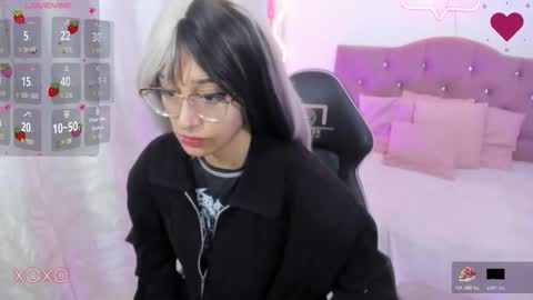 HANNI  online show from December 2025 11:41:02 AM