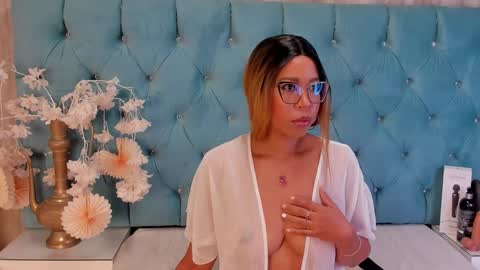 Snapshot of hannnafoxx chatting on December 2024 10:27:02 AM online show from December 2024 10:27:02 AM