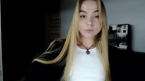 happy_fox_ online show from December 2024 09:12:01 PM