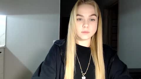 happy_fox_ online show from December 2024 11:07:01 PM