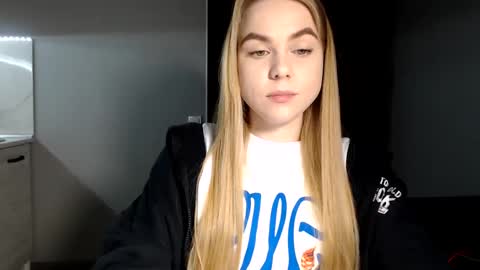 happy_fox_ online show from February 2025 07:44:02 PM