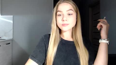 happy_fox_ online show from October 2025 07:36:02 PM