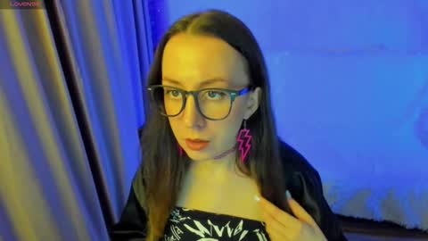 Stephanie online show from November 2025 07:37:01 PM