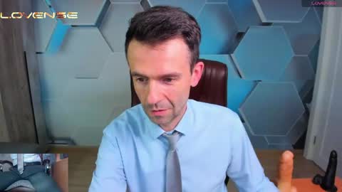 Snapshot of hard_and_juici chatting on June 2026 04:12:01 PM Steve online show from June 2026 04:12:01 PM
