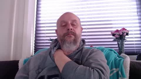 Snapshot of hardmrlazy chatting on February 2026 09:27:02 AM MrLazy online show from February 2026 09:27:02 AM