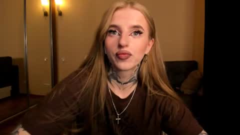 Snapshot of harley_kimm chatting on June 2026 05:43:02 AM Julia online show from June 2026 05:43:02 AM