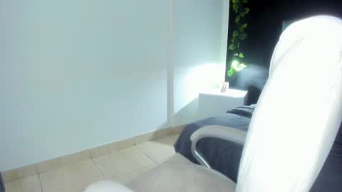 Snapshot of harleyqueen_robbie chatting on February 2025 11:13:02 PM harleyqueen_robbie online show from February 2025 11:13:02 PM