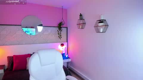 Harper  online show from November 2025 08:31:01 PM