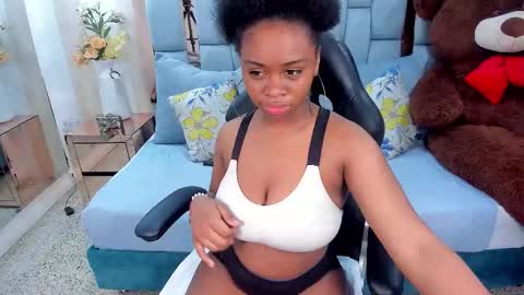 hazel_lanee online show from October 2025 10:32:02 PM