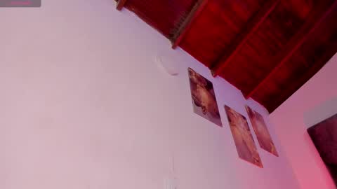 Im Hazel online show from February 2025 01:37:01 AM