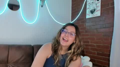 Snapshot of hazelbrownn23 chatting on February 2025 04:10:02 PM Hazel Brown online show from February 2025 04:10:02 PM