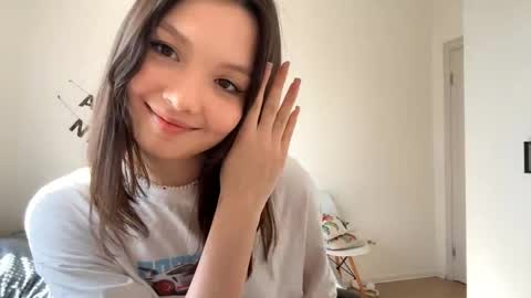 Snapshot of hazelhartshorn chatting on April 2026 12:19:02 PM Kira online show from April 2026 12:19:02 PM