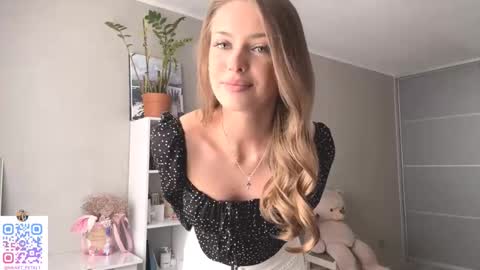 Snapshot of heart_petal chatting on October 2025 09:40:01 AM Mona online show from October 2025 09:40:01 AM