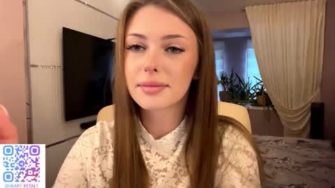 Snapshot of heart_petal chatting on November 2025 09:09:01 AM Mona online show from November 2025 09:09:01 AM