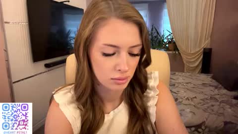 Snapshot of heart_petal chatting on November 2025 09:20:01 AM Mona online show from November 2025 09:20:01 AM